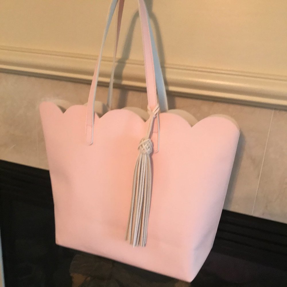 SOFT PINK TOTE BAG with fashionable tousle.